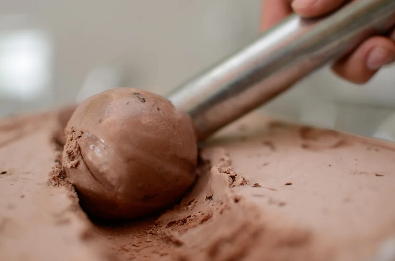 ice cream, gelato, summer, brazil, tasty, yummy, delicious, eat, sweet, ball, dessert, nature, bowl, ice cream shop. Ice cream shop software: nine named systems and twelve tests to score them