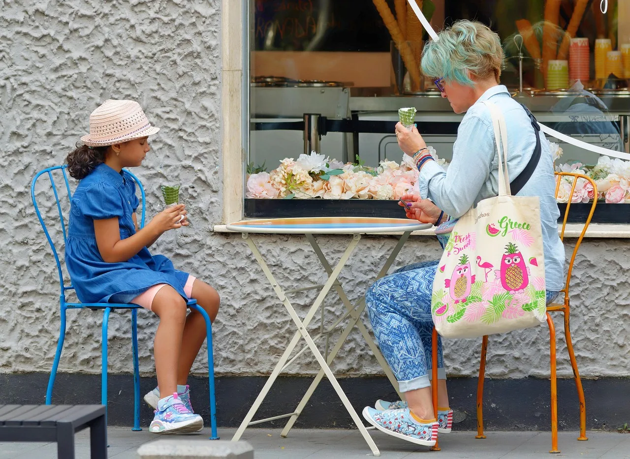 mother and daughter, snack, family, eating, ice cream, stand, the street, town, urban, lifestyle, cake shop. Ice cream shop insurance: what to buy and what to expect to pay