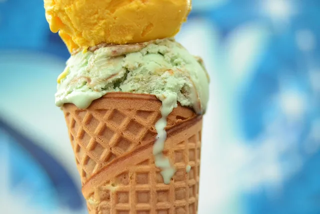 ice cream, summer, cornet, cone, nature, scoop, ice, sweet, dessert. What ice cream shop staff earn, and what it costs to employ them