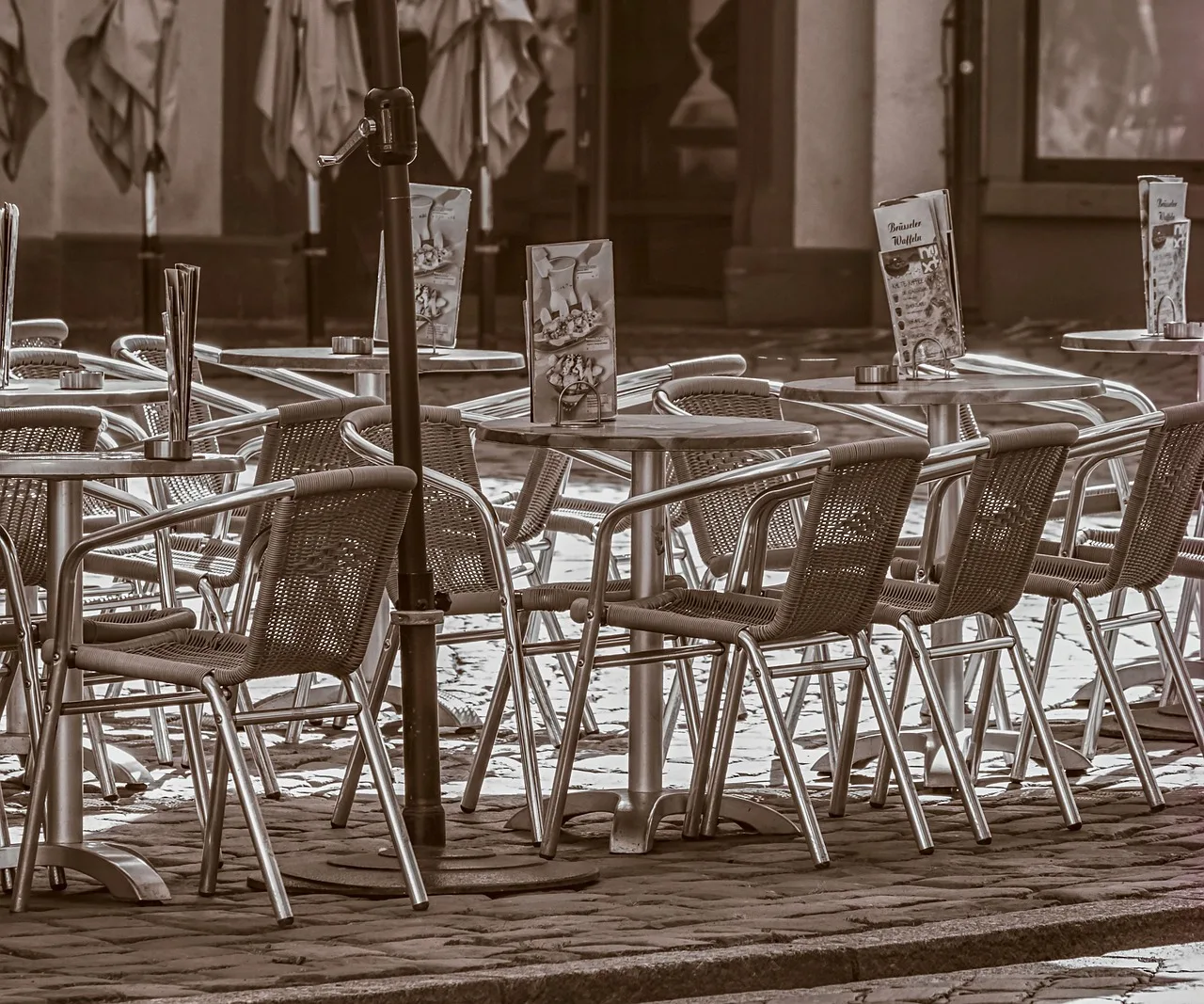 ice cream parlor, street cafe, road, outdoor catering, tables, chairs, seats, ice cream, to eat ice, quitting time, break, relax, tourism. How to write an ice cream shop quote, with pricing examples
