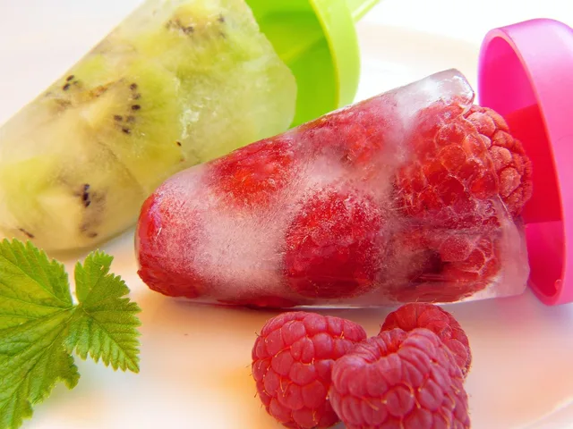 ice cream, nature, raspberries, kiwi, fruit, meal, vitamins, food, fresh, berry, frozen, water, summer, colorful, green, sugar-free, naturally, bio, fructose, cooling down, ice cream parlor, vacation, vacations, children, homemade, leisure time, diet, lactose free, gluten free. Ice cream shop startup: format options
